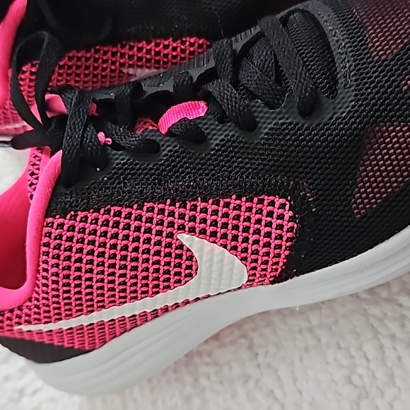 NWOT Nike Revolution's in Black and, fluorescent pink.  Never worn!  Size 7.5 - Picture 4 of 4